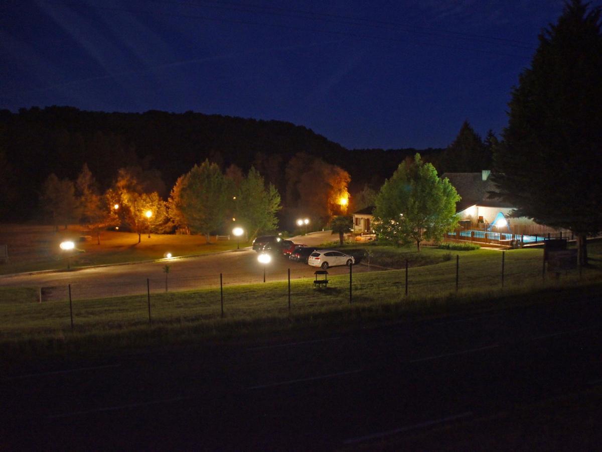 Le Domaine de L'étang de Sandanet Issac Esterno foto