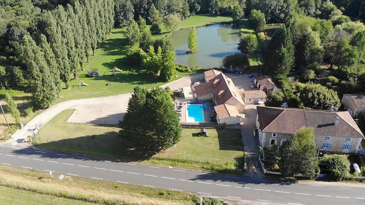 Le Domaine de L'étang de Sandanet Issac Esterno foto